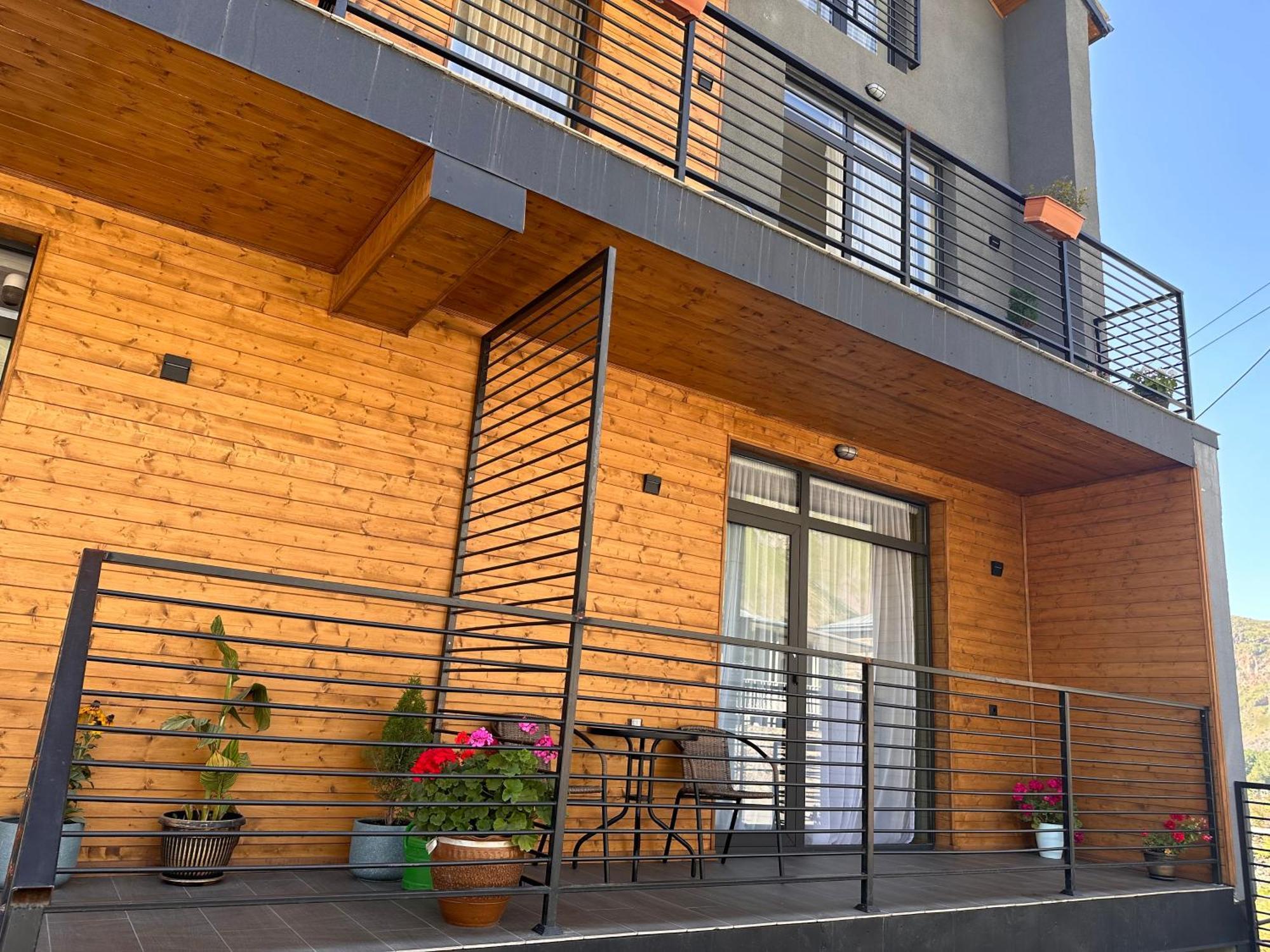 Hotel Mountime Kazbegi Stepantsminda Exterior foto