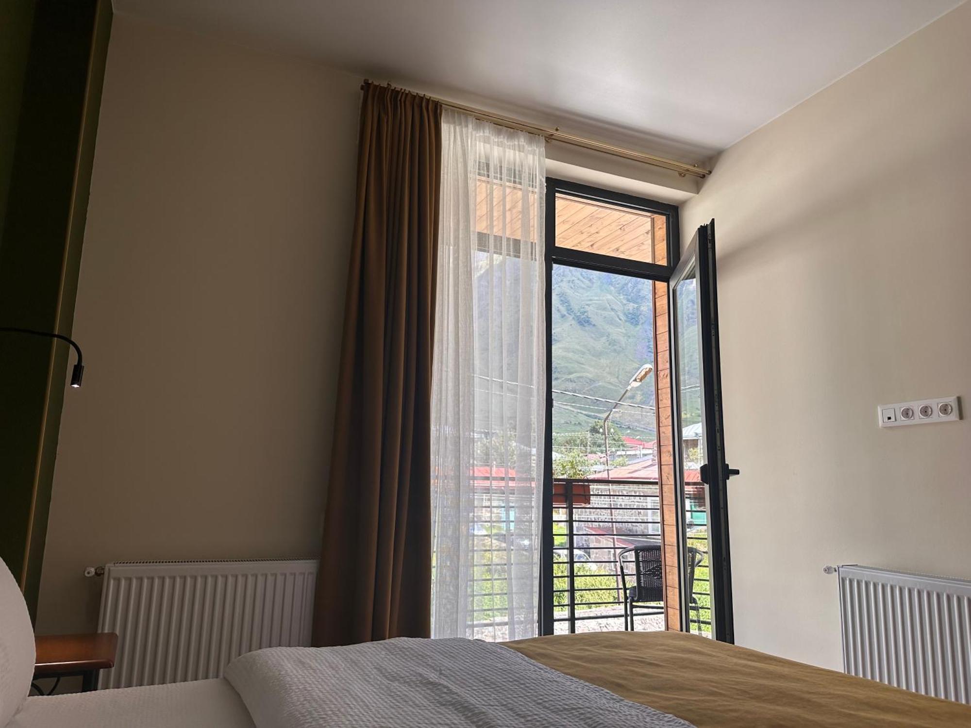 Hotel Mountime Kazbegi Stepantsminda Exterior foto