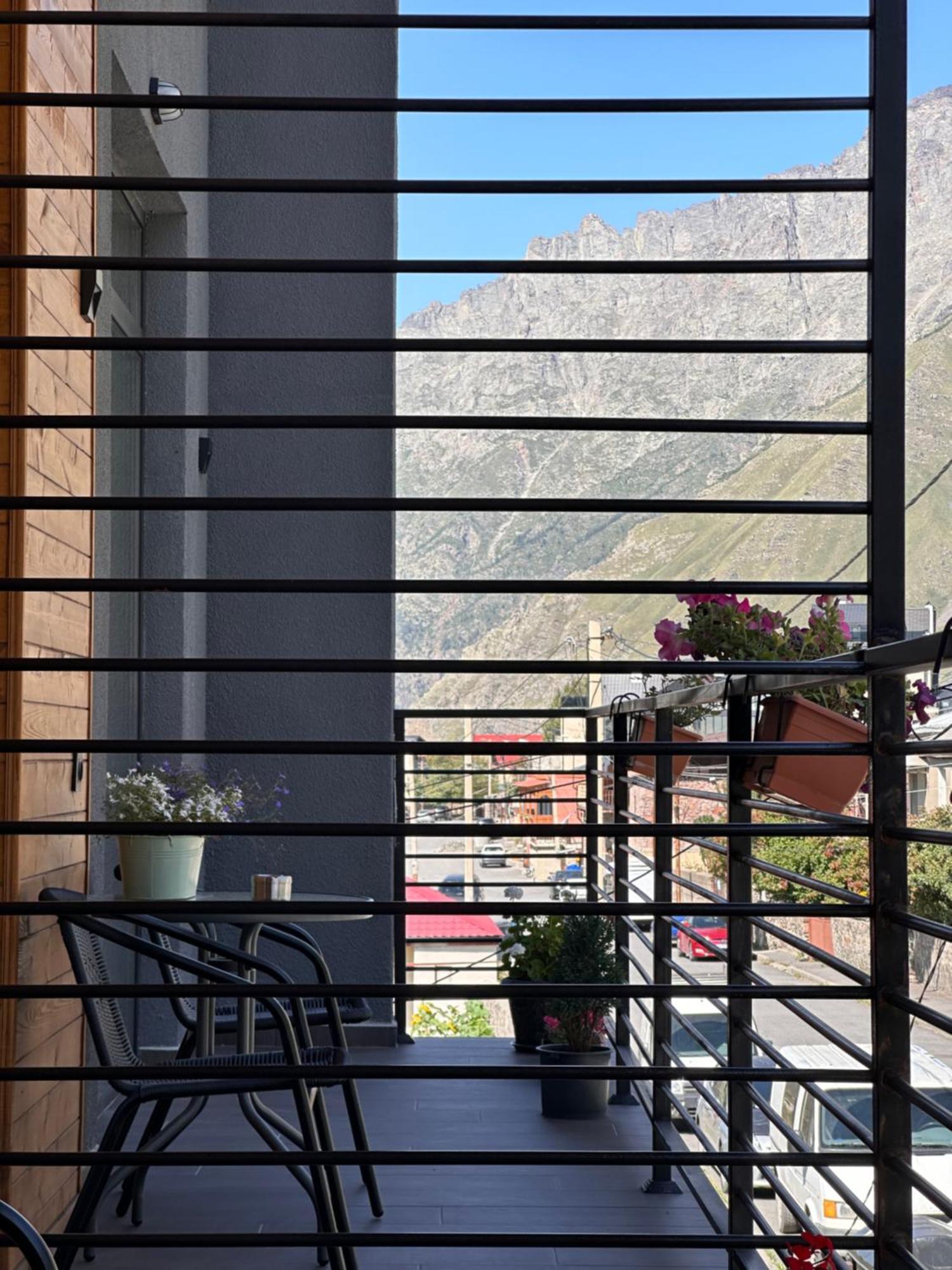 Hotel Mountime Kazbegi Stepantsminda Exterior foto