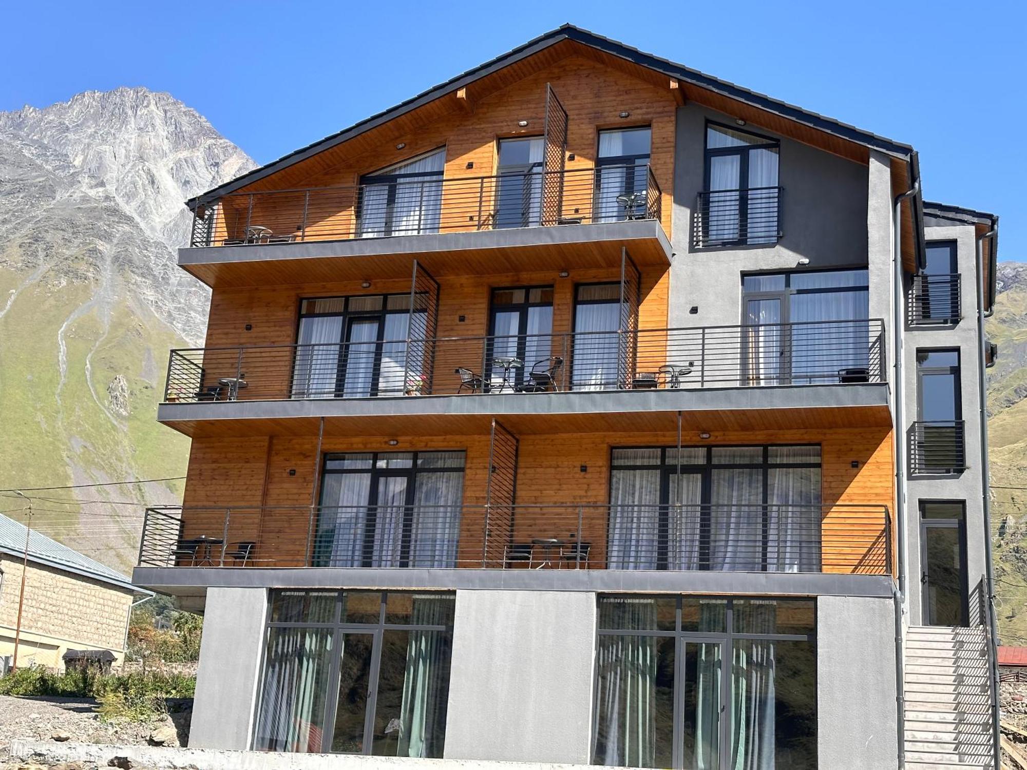 Hotel Mountime Kazbegi Stepantsminda Exterior foto